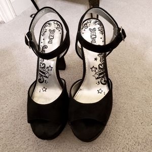 Brash Velvety Pumps